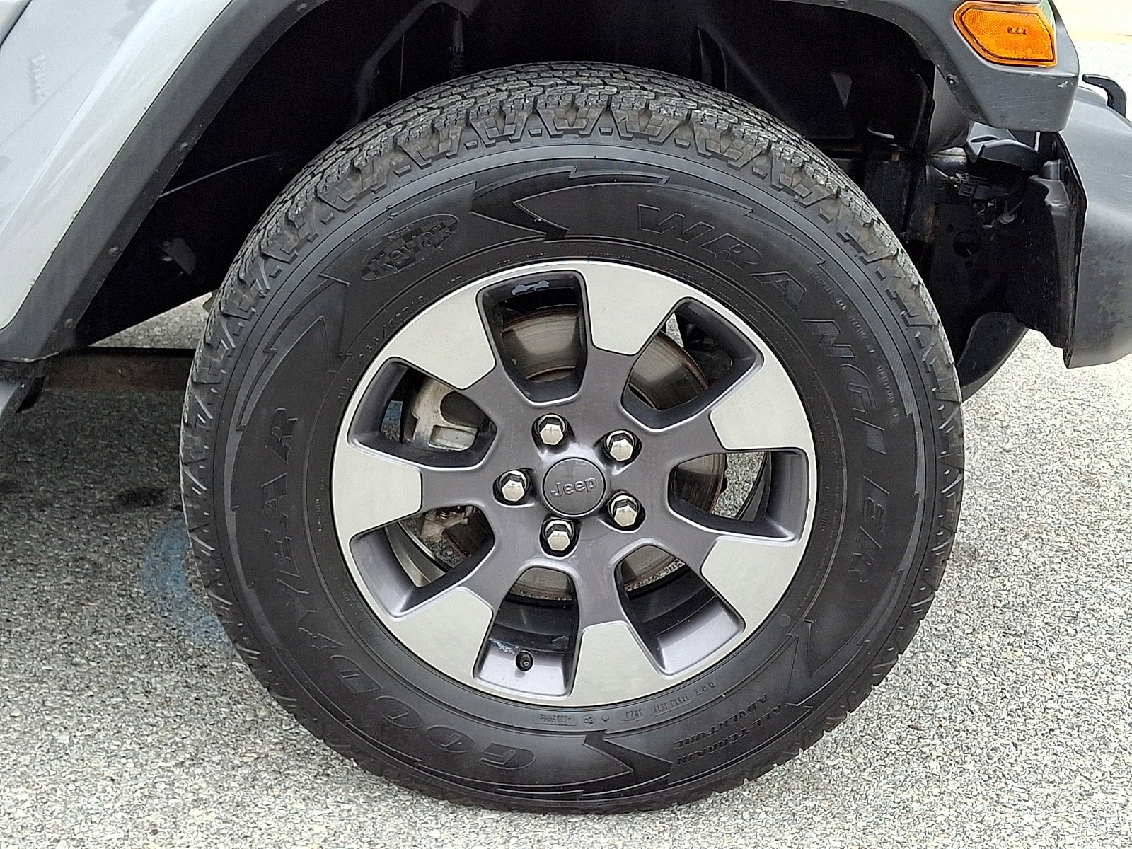 Used 2018 Jeep Wrangler Unlimited Sahara AWD/4WD image 8