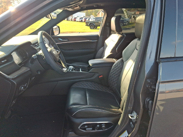 Used 2025 Jeep Grand Cherokee L Summit w/ Obsidian Package AWD/4WD image 13