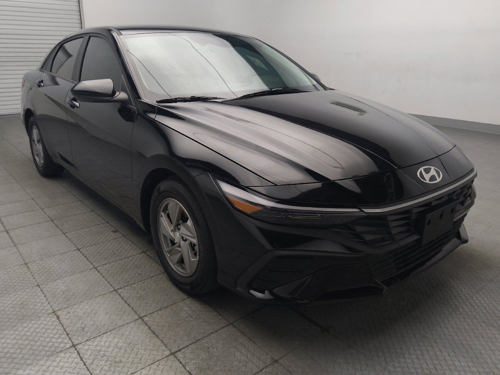 Used 2025 Hyundai Elantra SE w/ Cargo Package FWD image 13