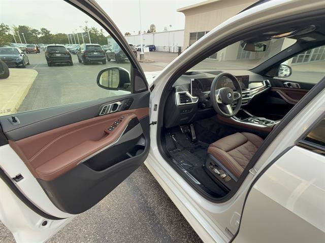 New 2026 BMW X5 xDrive50e w/ M Sport Package AWD/4WD image 9