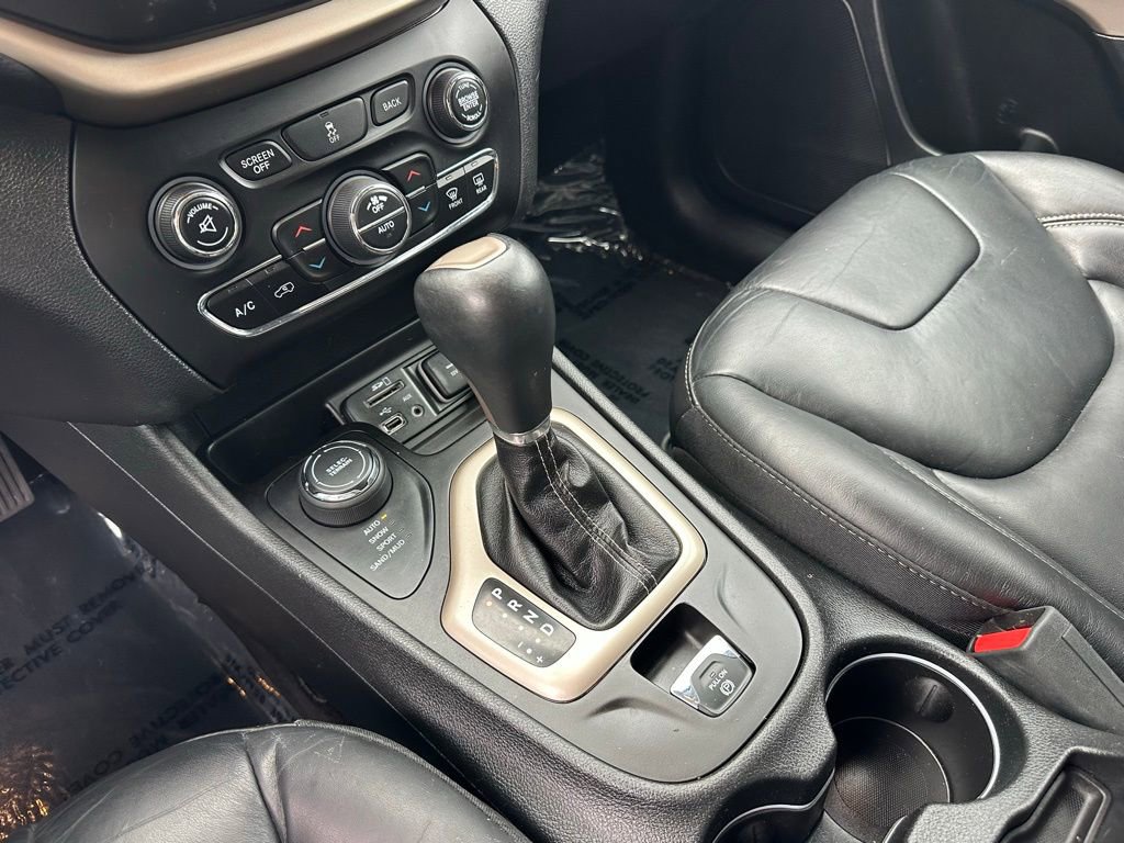Used 2018 Jeep Cherokee Limited w/ High Altitude Package AWD/4WD image 32