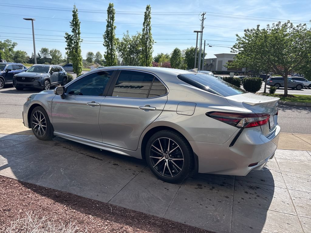 Used 2024 Toyota Camry SE AWD/4WD image 6