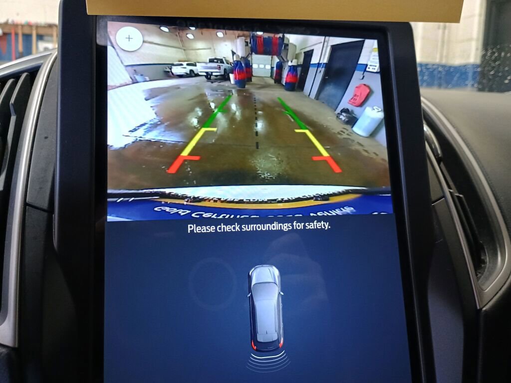 Used 2022 Ford Edge SE w/ Black Appearance Package image 12