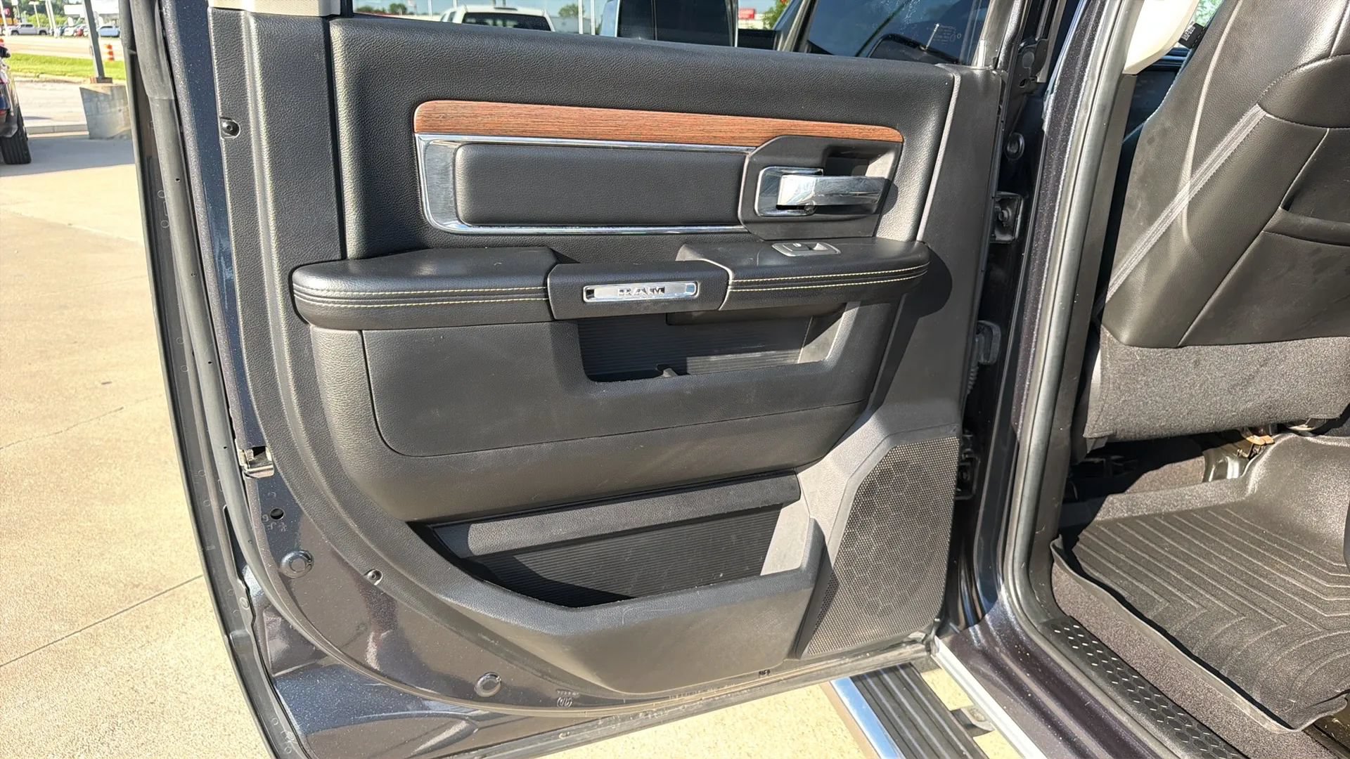 Used 2013 RAM 3500 Laramie AWD/4WD image 50