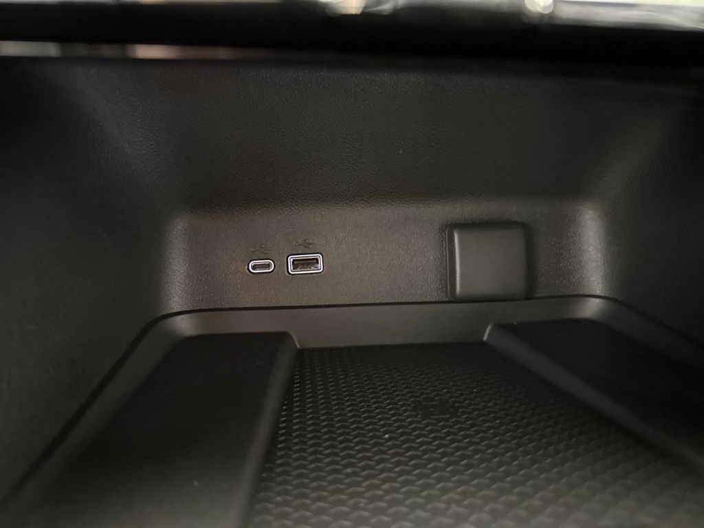 New 2026 Chevrolet Traverse High Country FWD image 24