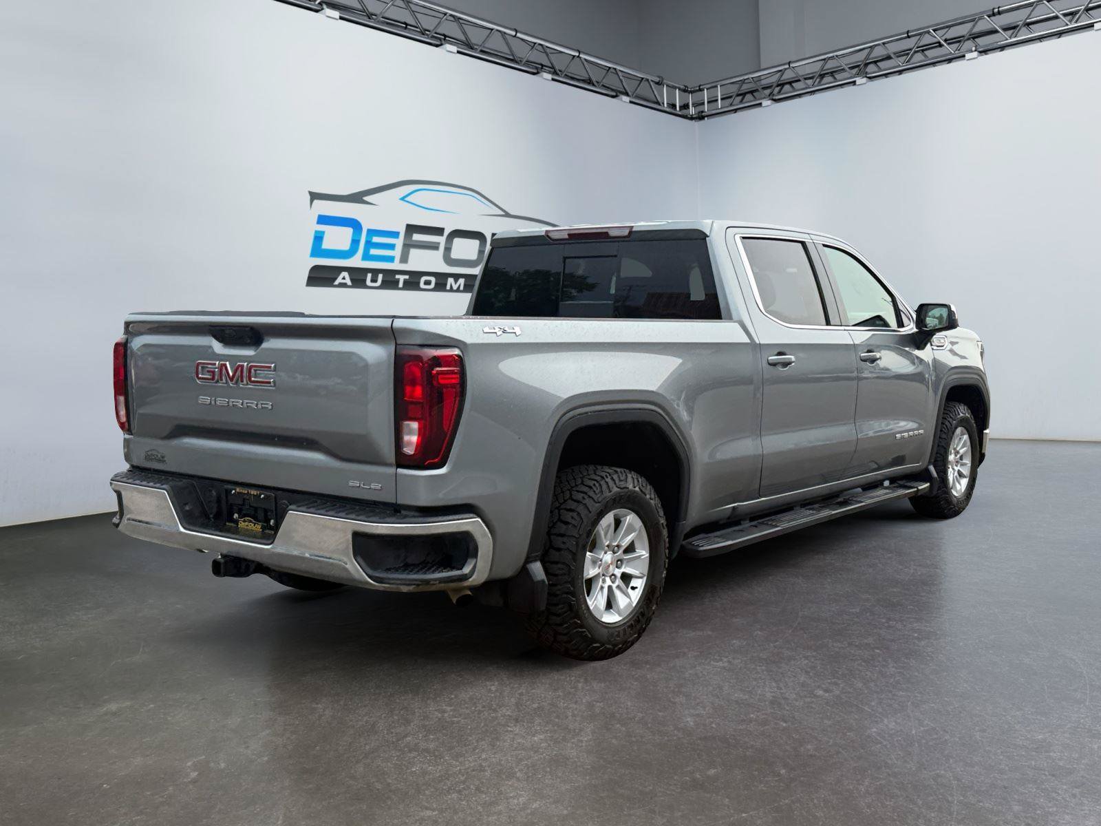 Used 2024 GMC Sierra 1500 SLE w/ Preferred Package AWD/4WD image 3