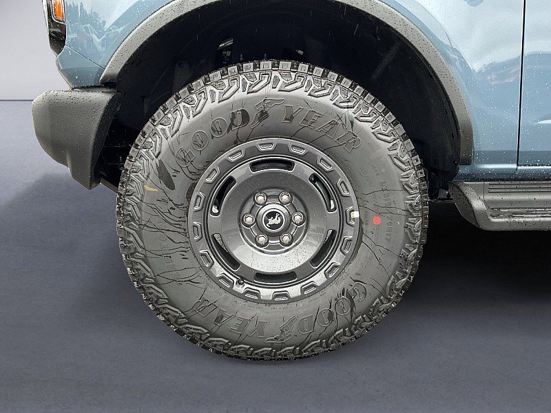 New 2025 Ford Bronco Outer Banks image 9