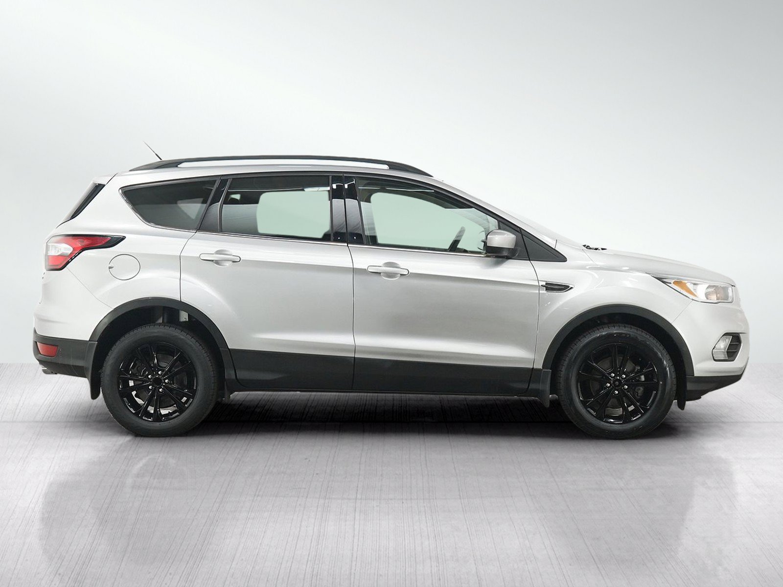 Used 2018 Ford Escape SE w/ Ford Safe & Smart Package FWD image 6
