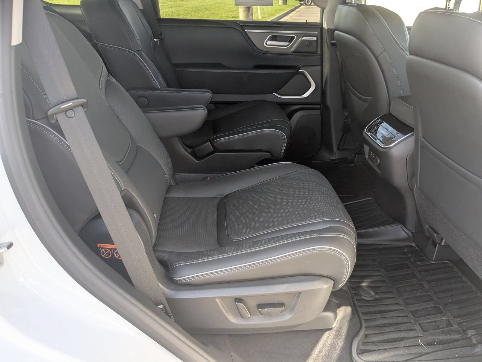 Used 2025 INFINITI QX80 Luxe AWD/4WD image 38