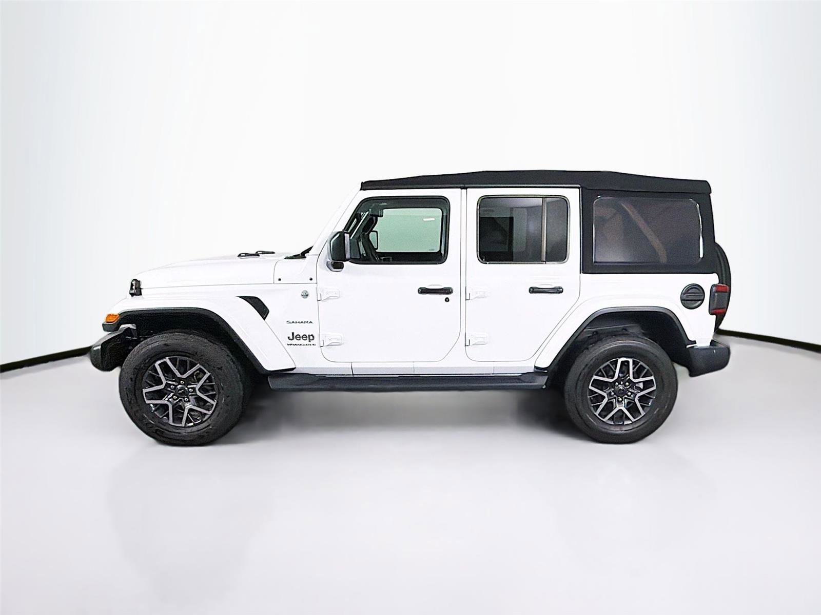 Used 2024 Jeep Wrangler Sahara w/ Technology Group image 4
