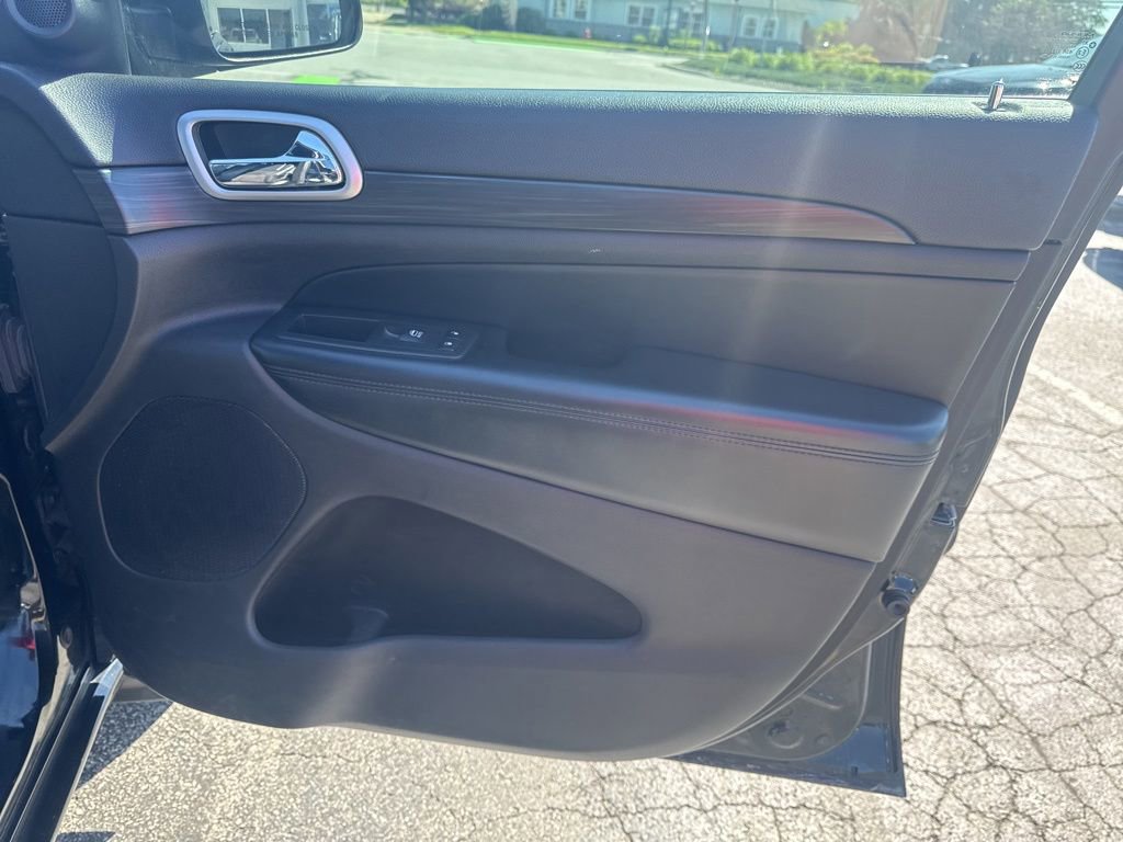Used 2019 Jeep Grand Cherokee Altitude AWD/4WD image 34
