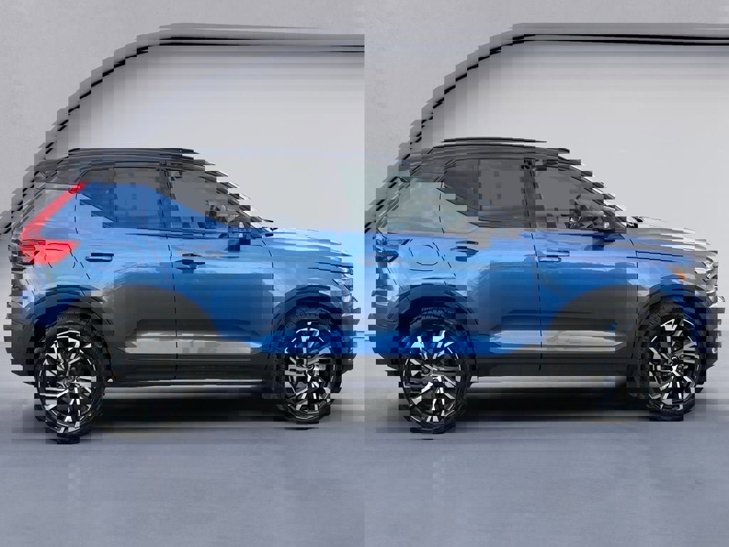 Used 2021 Volvo XC40 T4 R-Design w/ Advanced Package image 6