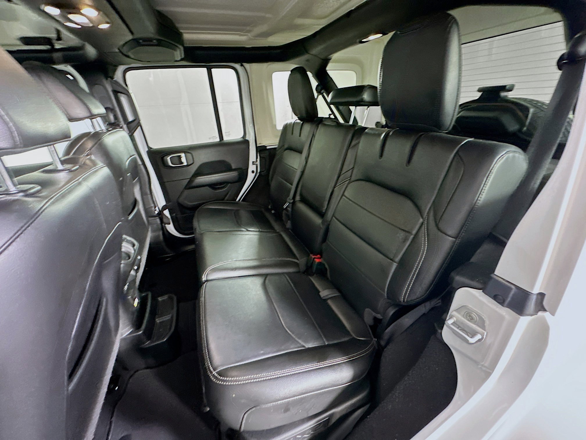 Used 2023 Jeep Wrangler Sahara image 27