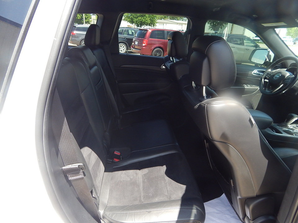 Used 2018 Jeep Grand Cherokee Altitude AWD/4WD image 17