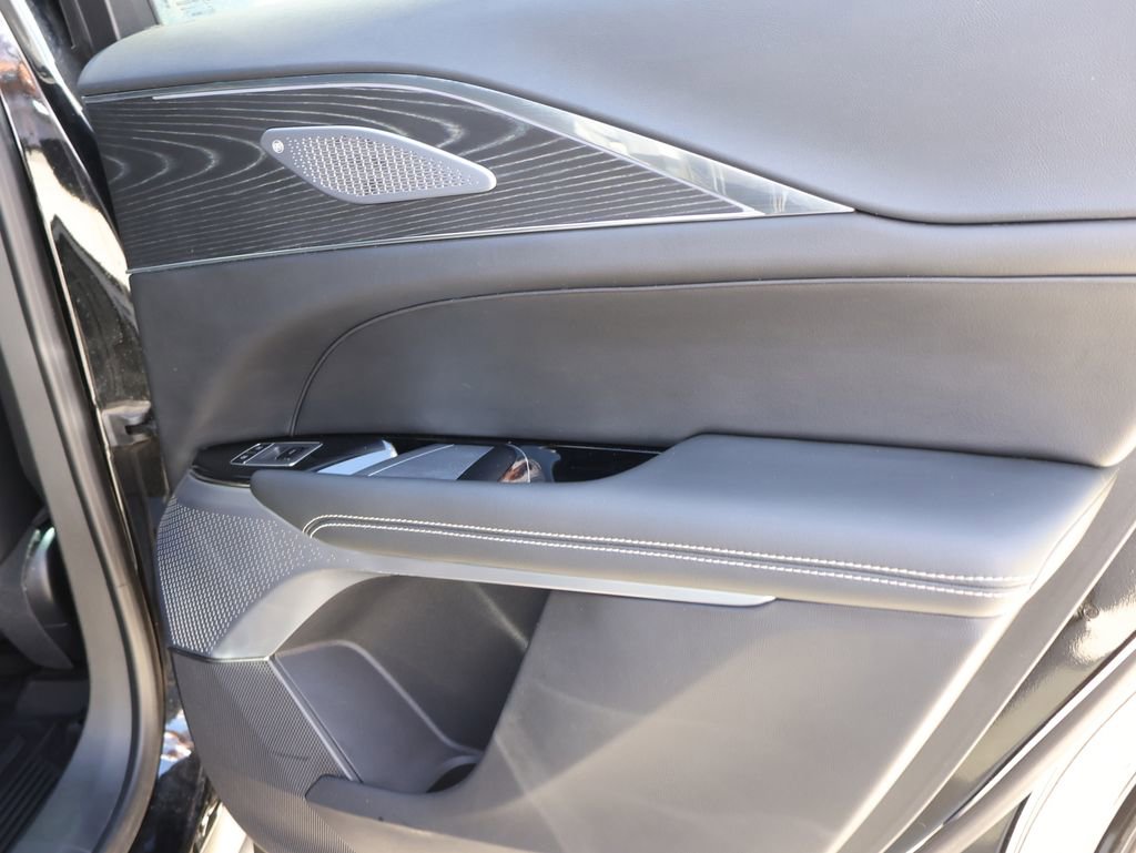 Used 2024 Cadillac Lyriq Luxury image 12