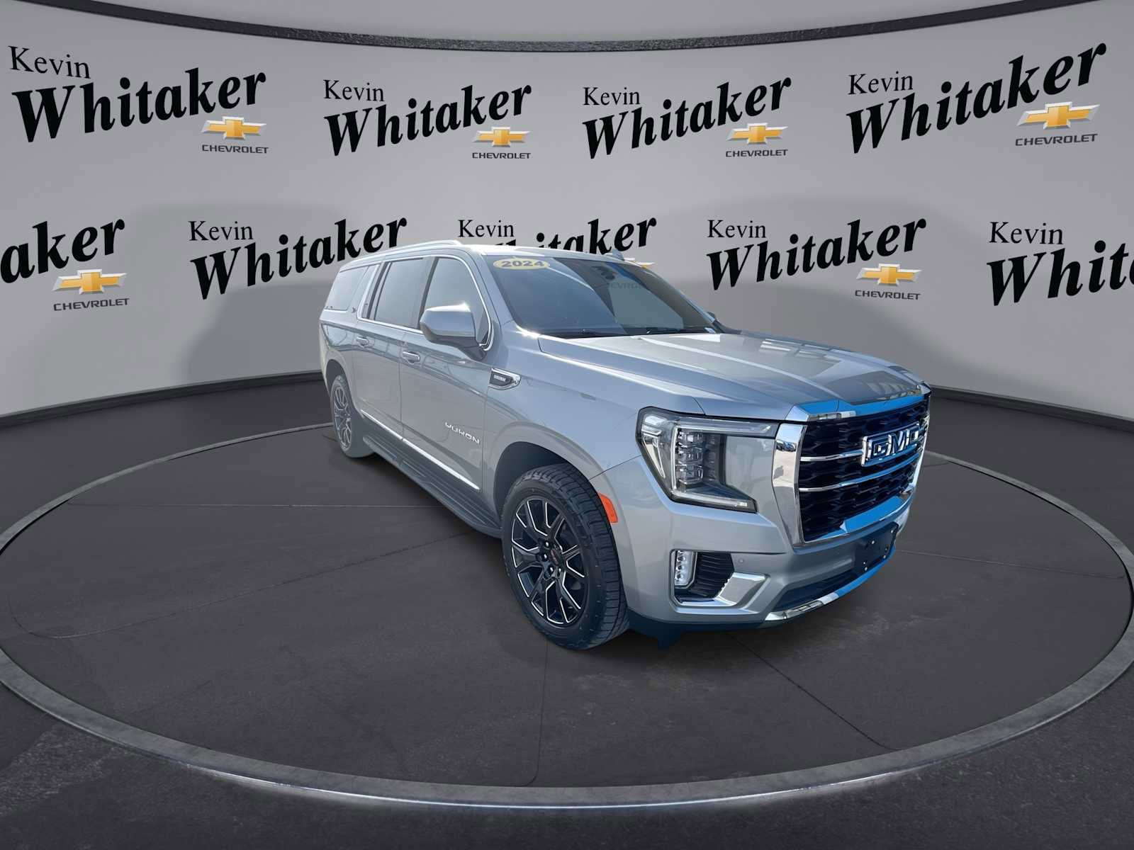 Used 2024 GMC Yukon XL SLT image 2
