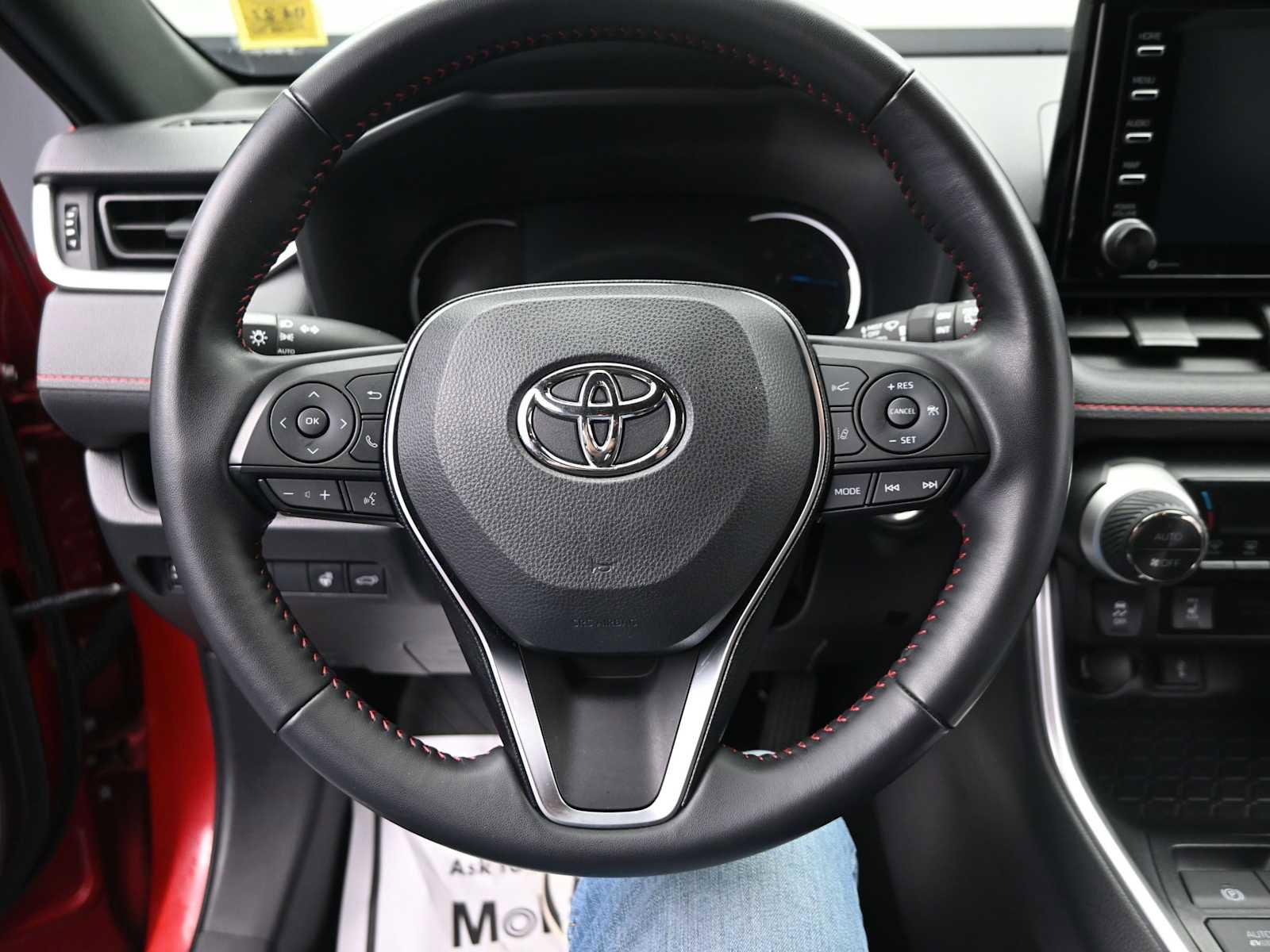 Used 2021 Toyota RAV4 SE w/ Weather & Moonroof Package image 9