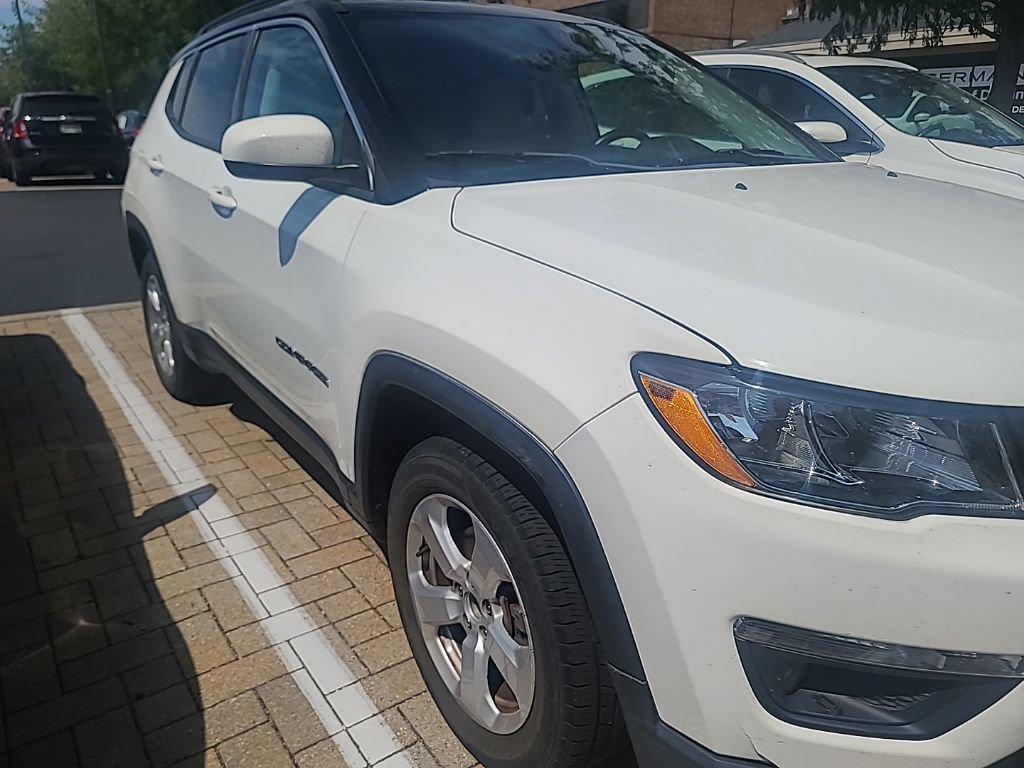 Used 2018 Jeep Compass Latitude FWD image 3