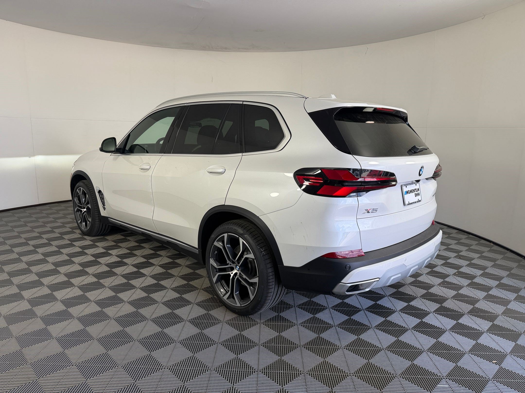 New 2026 BMW X5 sDrive40i w/ Climate Comfort Package RWD image 3