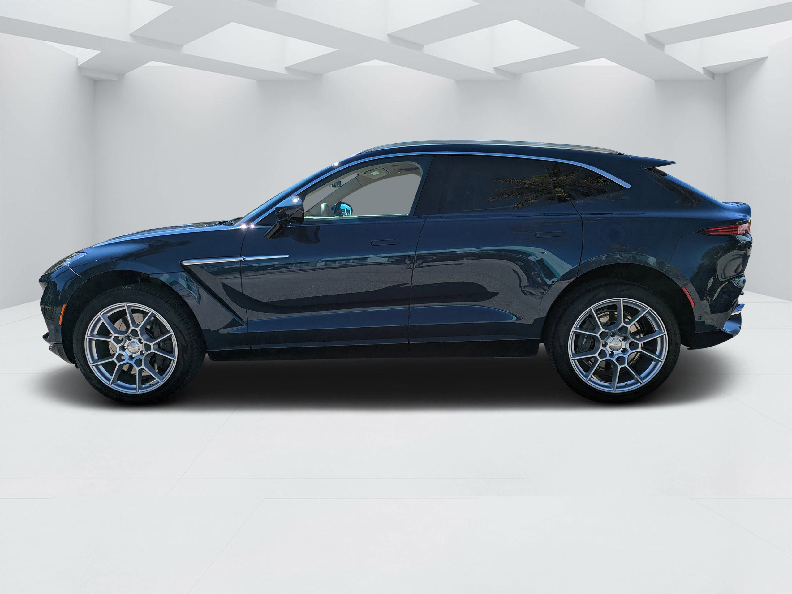 Used 2024 Aston Martin DBX AWD/4WD image 6