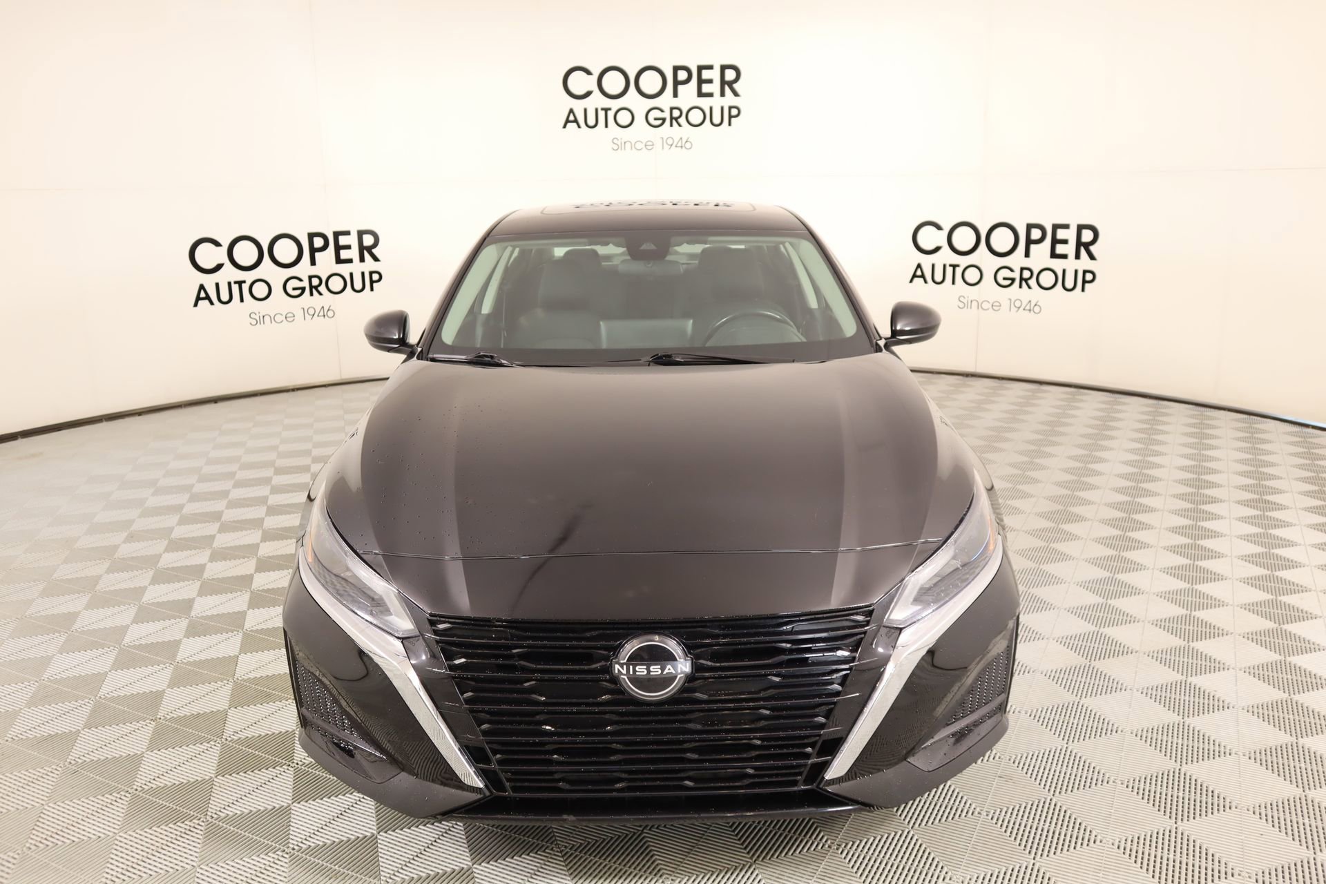 Used 2023 Nissan Altima 2.5 SV w/ SV Premium Package image 9