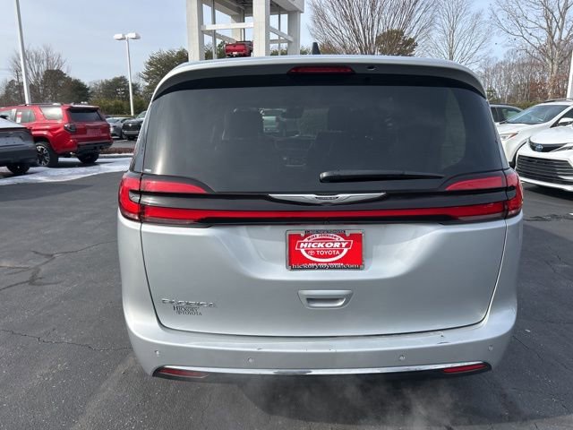 Used 2024 Chrysler Pacifica Touring-L image 6