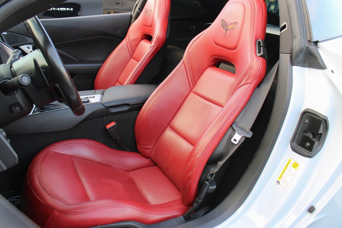 Used 2019 Chevrolet Corvette Stingray Coupe w/ 1LT RWD image 18