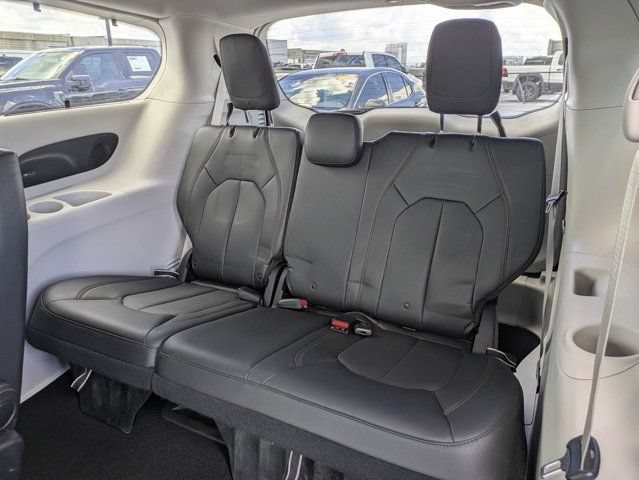 Used 2019 Chrysler Pacifica Touring-L w/ Advanced Safetytec Group FWD image 14