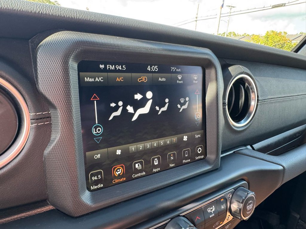 Used 2022 Jeep Wrangler Unlimited Sahara AWD/4WD image 30
