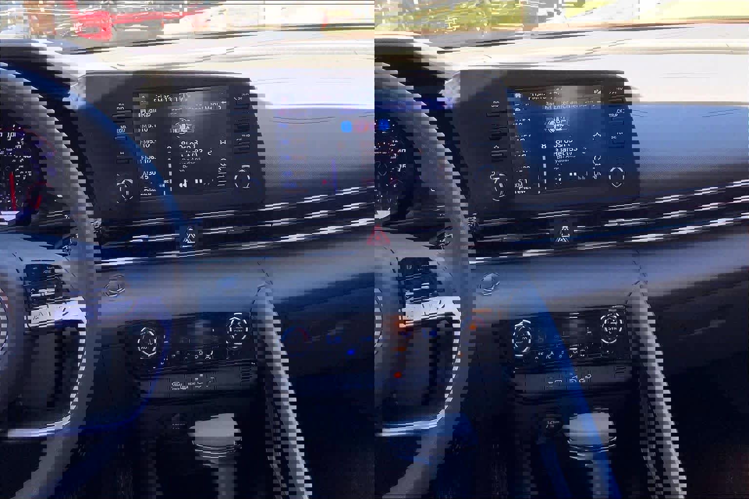 Used 2023 Hyundai Elantra SEL w/ Preferred Accessory Package FWD image 7