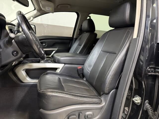 Used 2018 Nissan Titan SL w/ Chrome Package AWD/4WD image 14