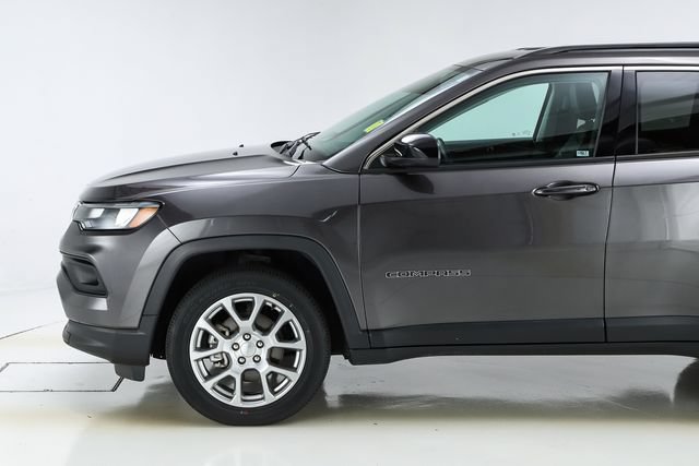 Used 2022 Jeep Compass Latitude AWD/4WD image 3