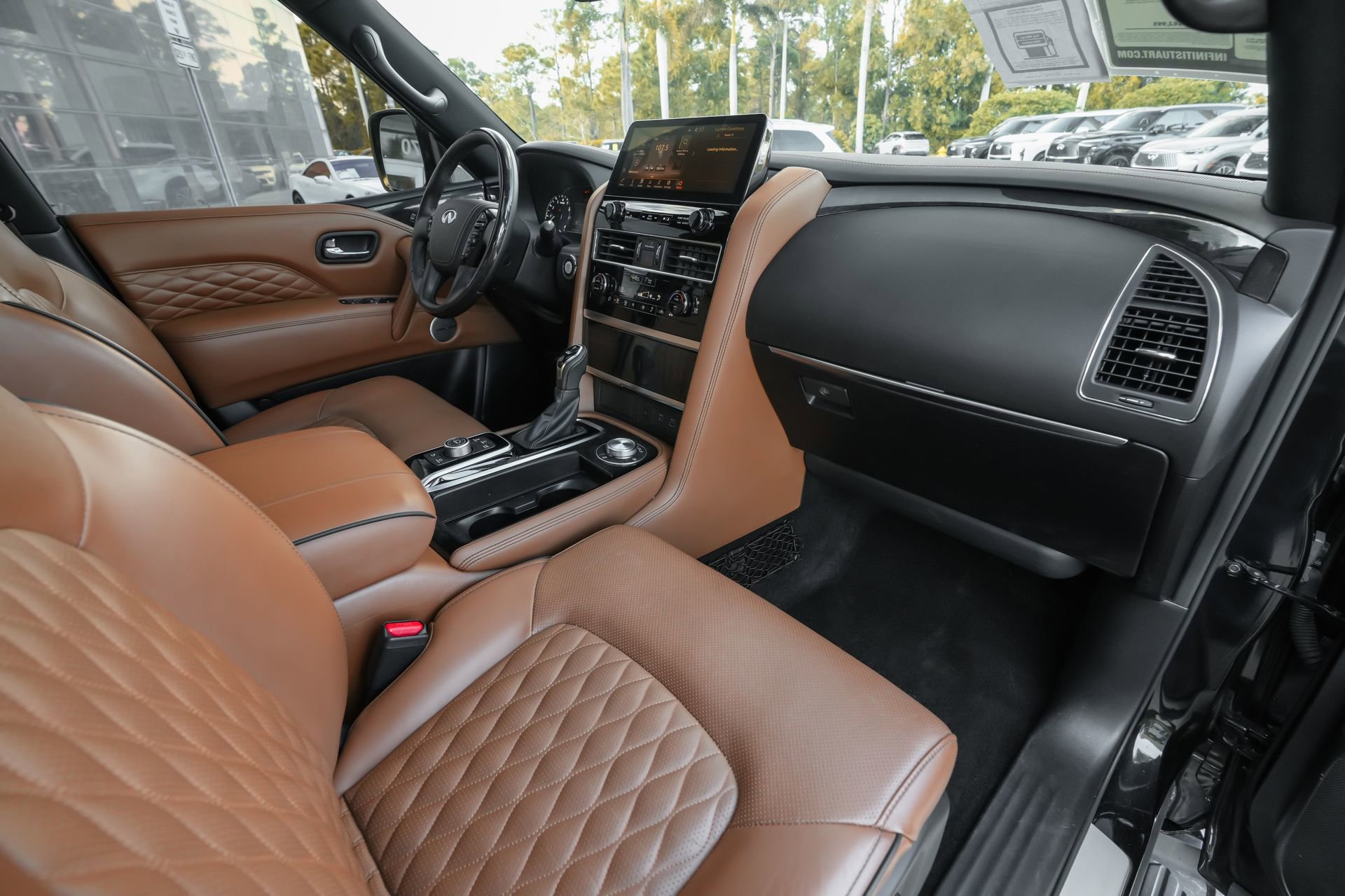 Used 2024 INFINITI QX80 Sensory image 39