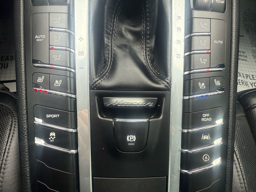 Used 2018 Porsche Macan image 16