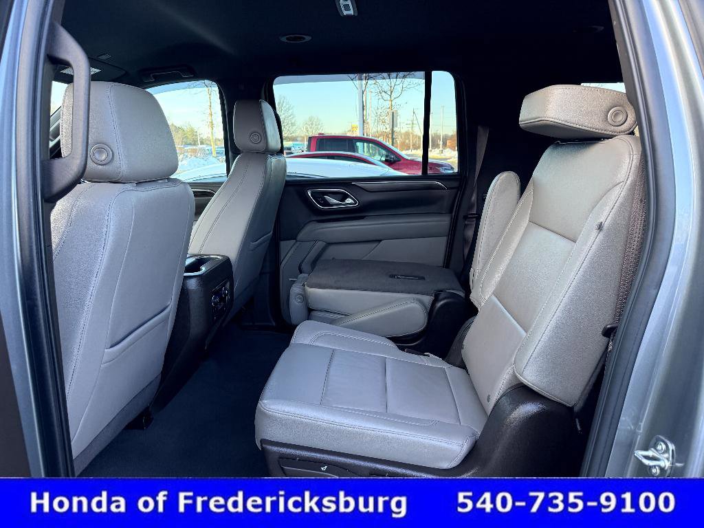 Used 2022 Chevrolet Suburban LT w/ Luxury Package image 37
