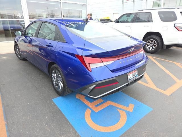 Used 2024 Hyundai Elantra SEL image 4