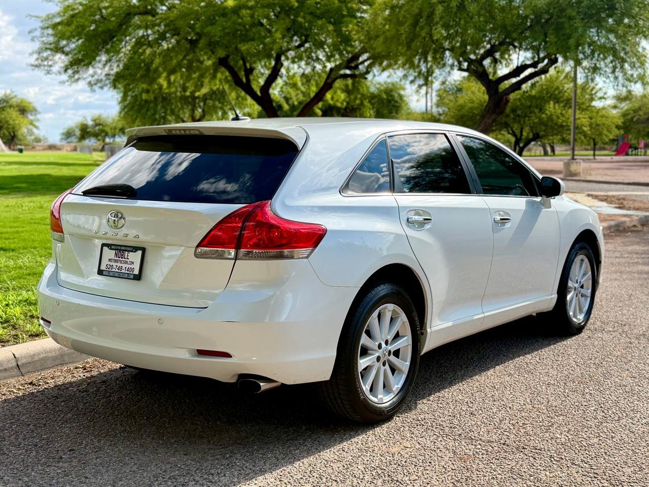 Used 2012 Toyota Venza XLE FWD image 5