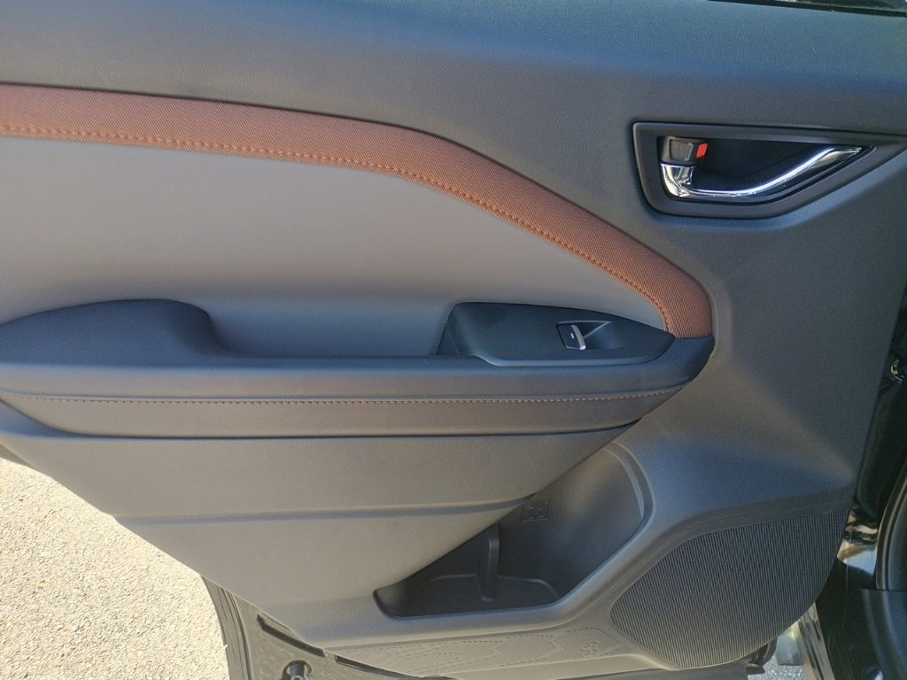 Used 2025 Subaru Forester Sport w/ Popular Package image 15