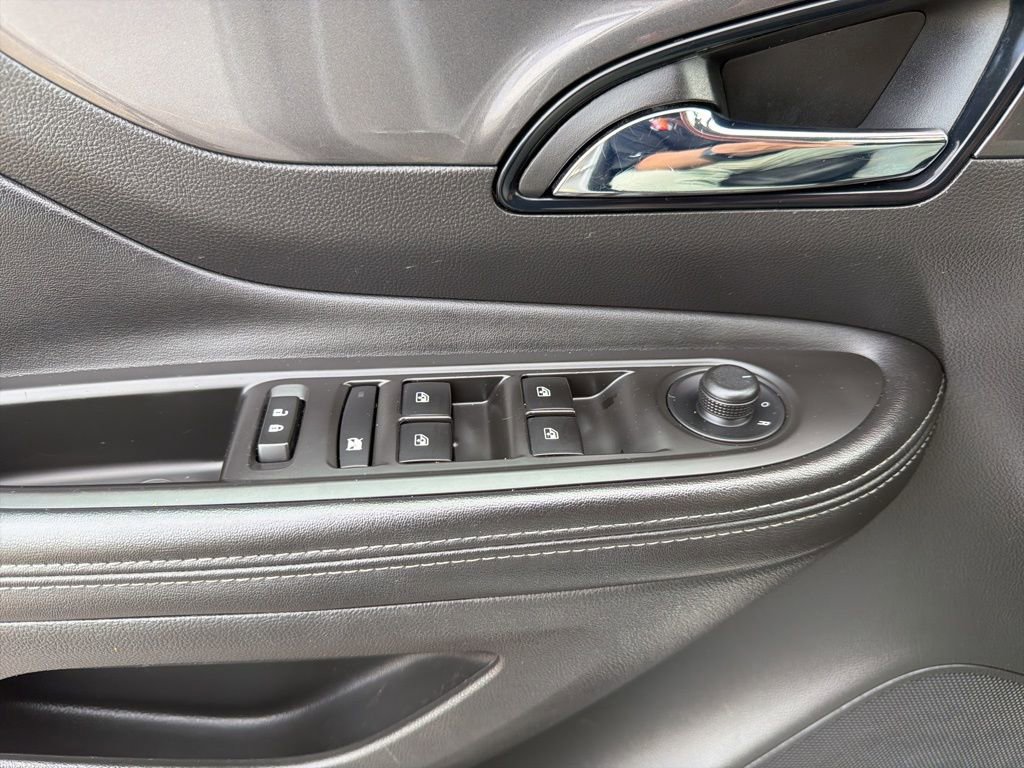 Used 2020 Buick Encore Essence FWD image 22