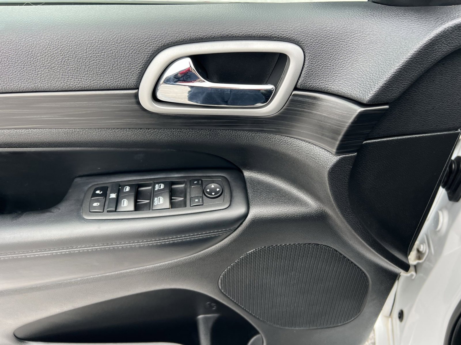 Used 2022 Jeep Grand Cherokee Laredo X image 15