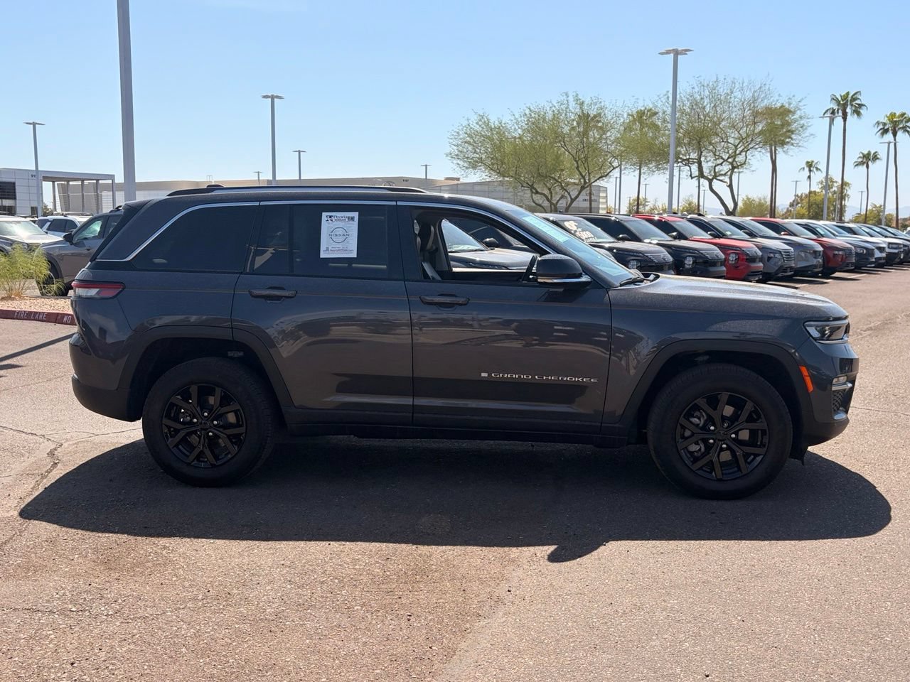 Used 2023 Jeep Grand Cherokee Limited AWD/4WD image 32