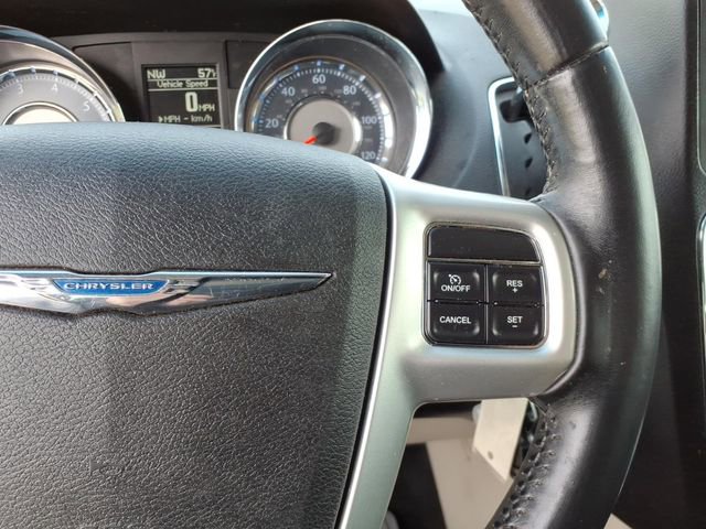 Used 2015 Chrysler Town & Country Touring image 11