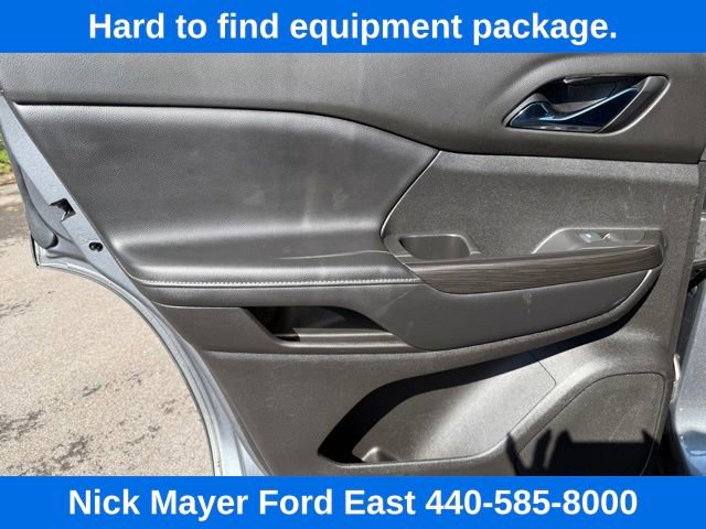 Used 2021 GMC Acadia SLT FWD image 25