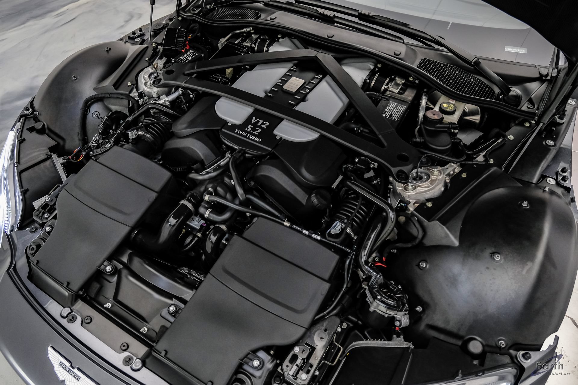 Used 2023 Aston Martin V12 Vantage RWD image 93