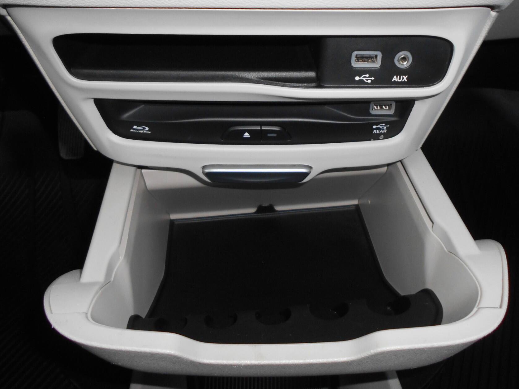 Used 2017 Chrysler Pacifica Touring-L Plus FWD image 18