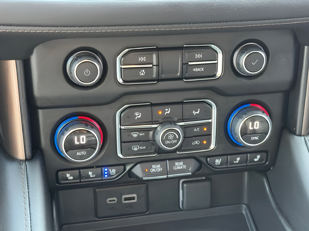 Used 2024 Chevrolet Tahoe High Country AWD/4WD image 19