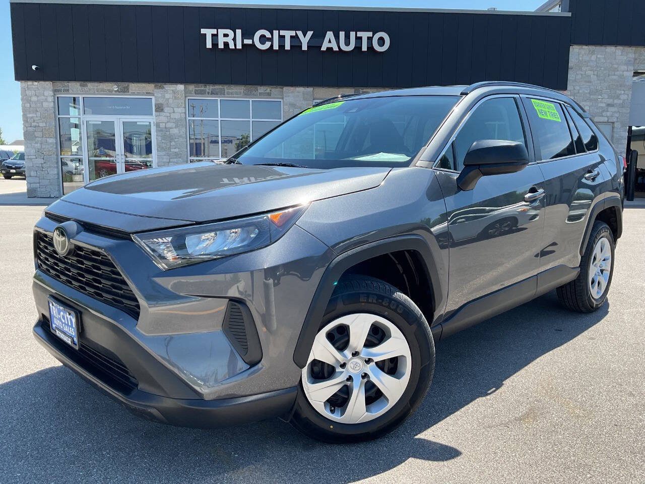 Used 2019 Toyota RAV4 LE w/ All Weather Liner Package AWD/4WD image 1