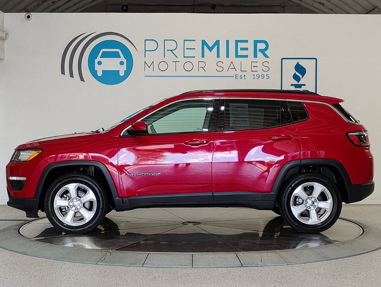 Used 2018 Jeep Compass Latitude image 2
