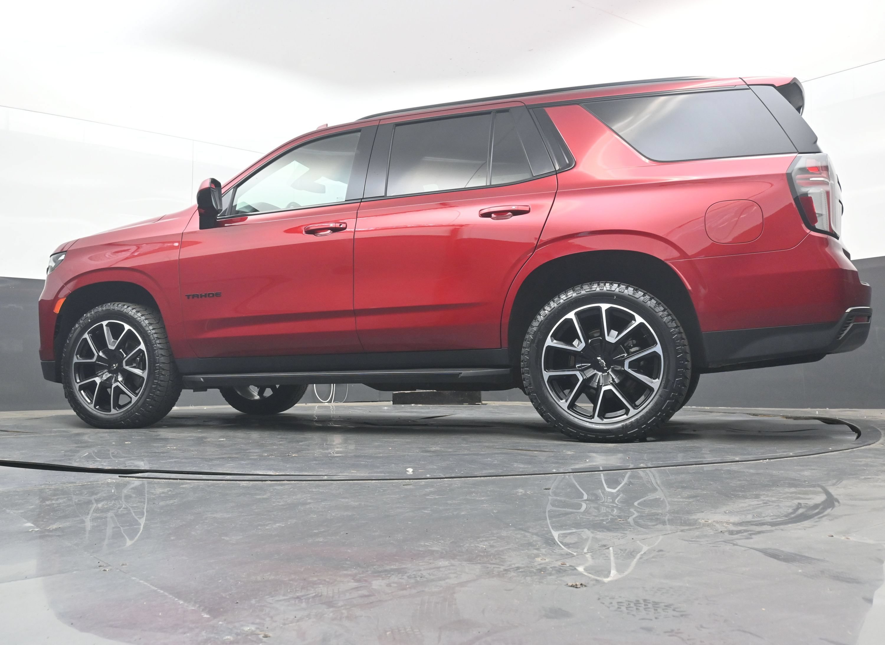 Used 2021 Chevrolet Tahoe RST AWD/4WD image 33