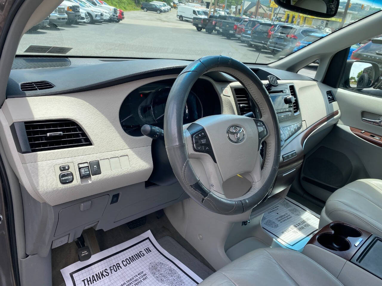 Used 2013 Toyota Sienna XLE FWD image 10